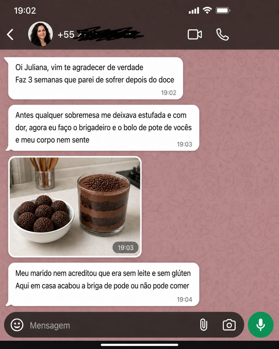Conversa de cliente mostrando brigadeiros e bolo de pote de chocolate